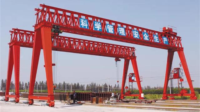 龙门吊技术多厉害？一次性吊起200节火车车厢不是谣言